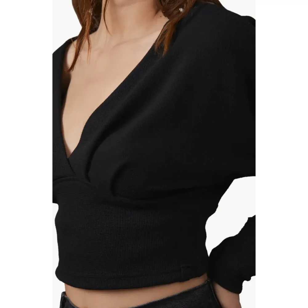 FREE PEOPLE All Nighter Long Sleeve Surplice Crop Top Black Small